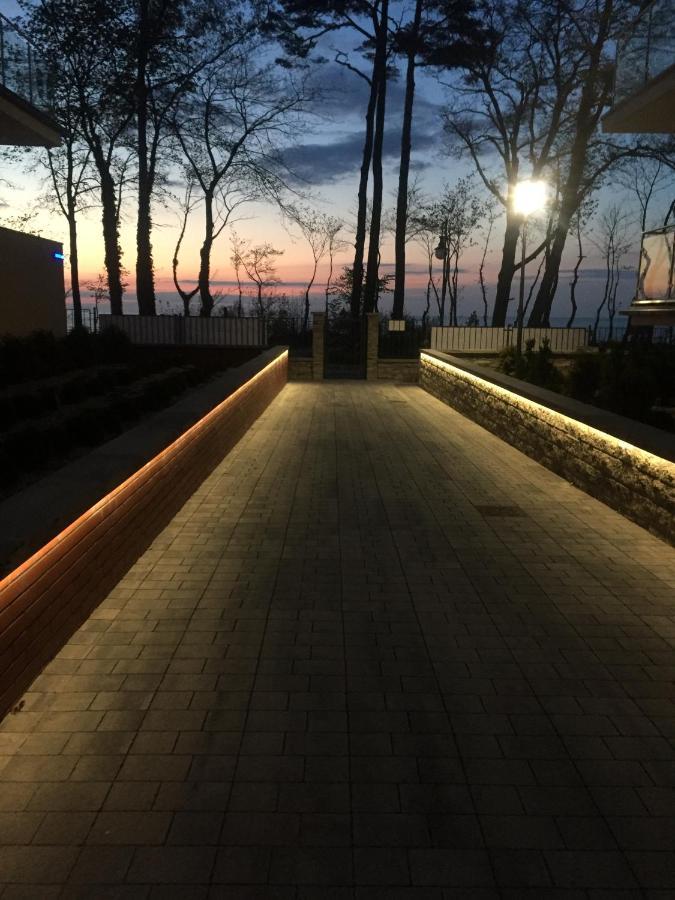Apartament Nadmorski Z Basenem Klifowa Rewal Exteriör bild