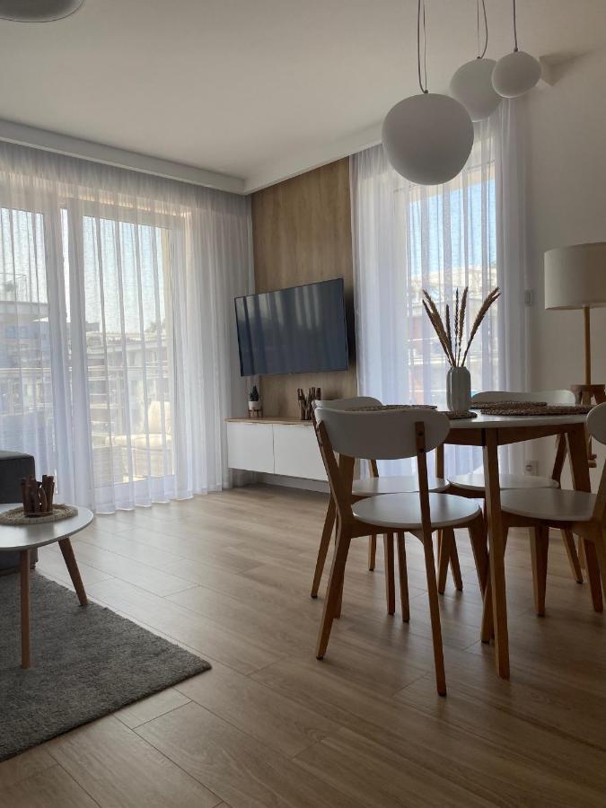 Apartament Nadmorski Z Basenem Klifowa Rewal Exteriör bild